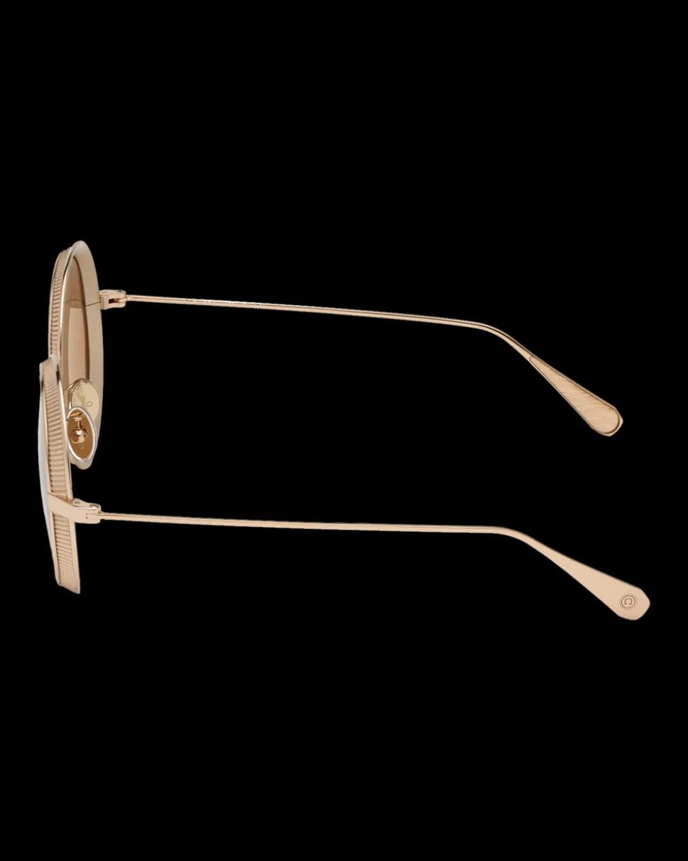 Round style, woman